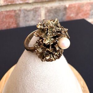 Vintage Royal‎ Flora Antique Gold Tone & Faux Pearl Size 5 Made in Denmark